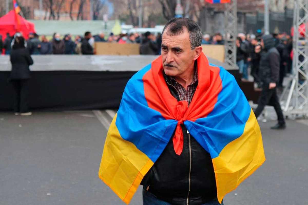 Перед началом митингов обе стороны заявляли о «последнем и решительном» бое, который предполагалось дать на улицах Еревана.