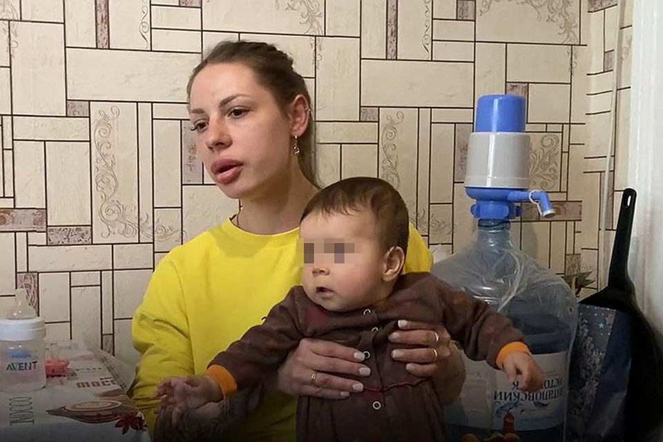 Скоро для 29-летней Надежды и её 8-месячной дочки наступит самый страшный день - на свободу выйдет убийца её бабушки и дедушки.