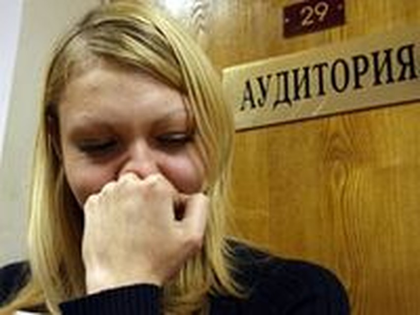 Студентку после сессии, смотреть лесбиянка мучает девушку