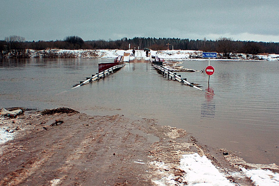 Понтонный мост простоял всего месяц.