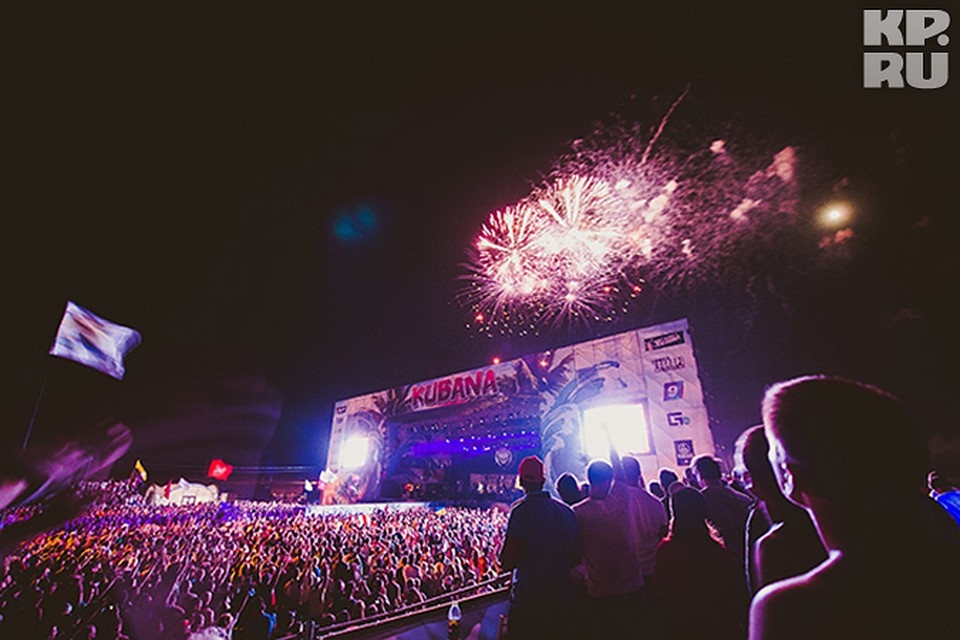 7 августа 2013. Крылья советов (футбольный клуб, самара). Святой праведной анны, матери пресвятой богородицы. Фестиваль казантип в щелкино. Август 2013 календарь.