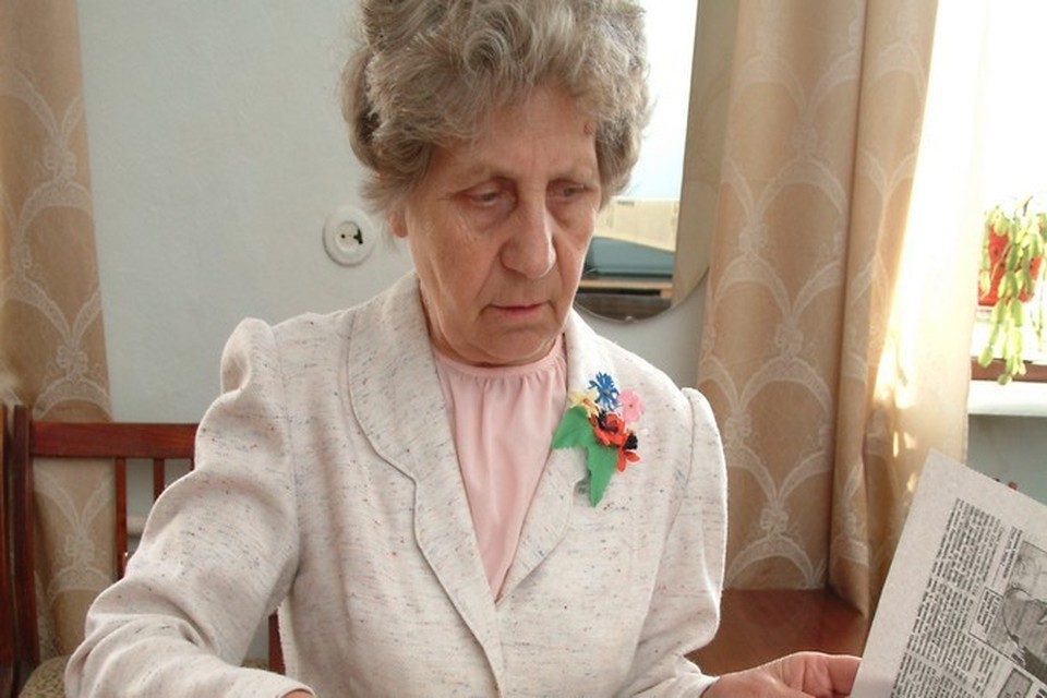 Строгая дама никого не впустит в подъезд без разрешения.