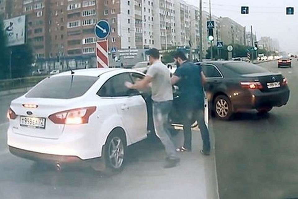 драки на дорогах 2023 видео