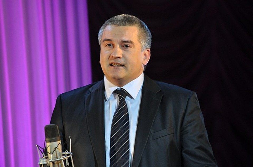 Аксенов решил последовать примеру Путина и урезал себе зарплату. Фото: из архива "КП"