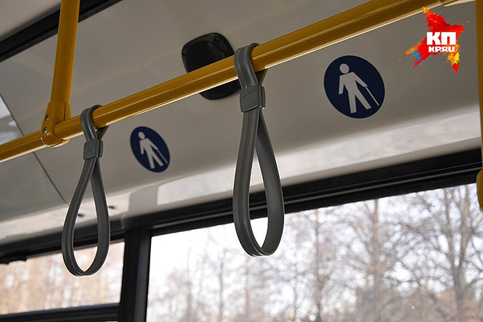 Выпала грудь в автобусе ролики — 13
