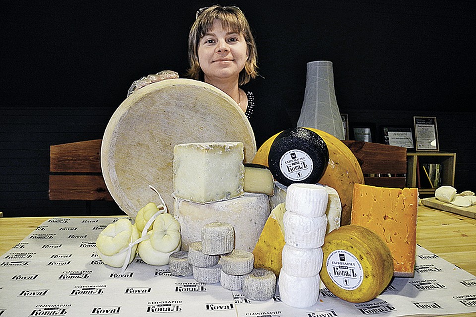 заводы сыров в россии. сыр чеддер. сыры производство. сыр оригинал. голубой сыр рокфор.