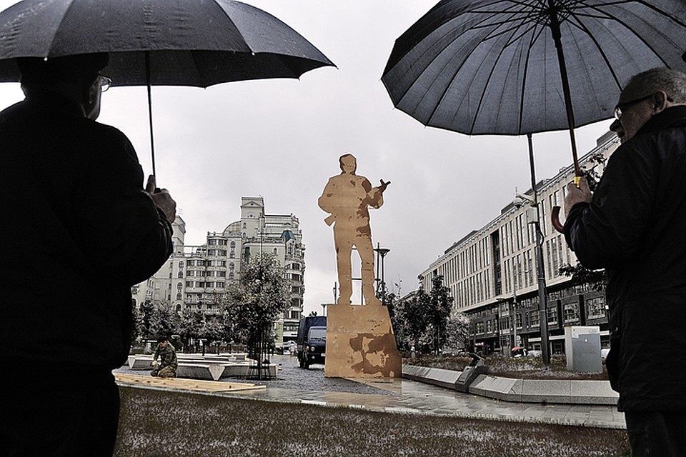 Памятники авторские в москве недорого памятники в гомеле цена и фото скорбящим ангелом