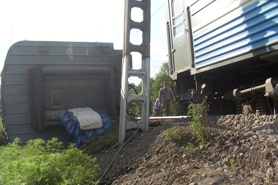 Казань адлер сход с рельсов. Казань адлер сход с рельсов. Крушение поезда новосибирск адлер 2013. Крушение поезда в краснодарском крае. Крушение поезда в краснодарском крае 2013.