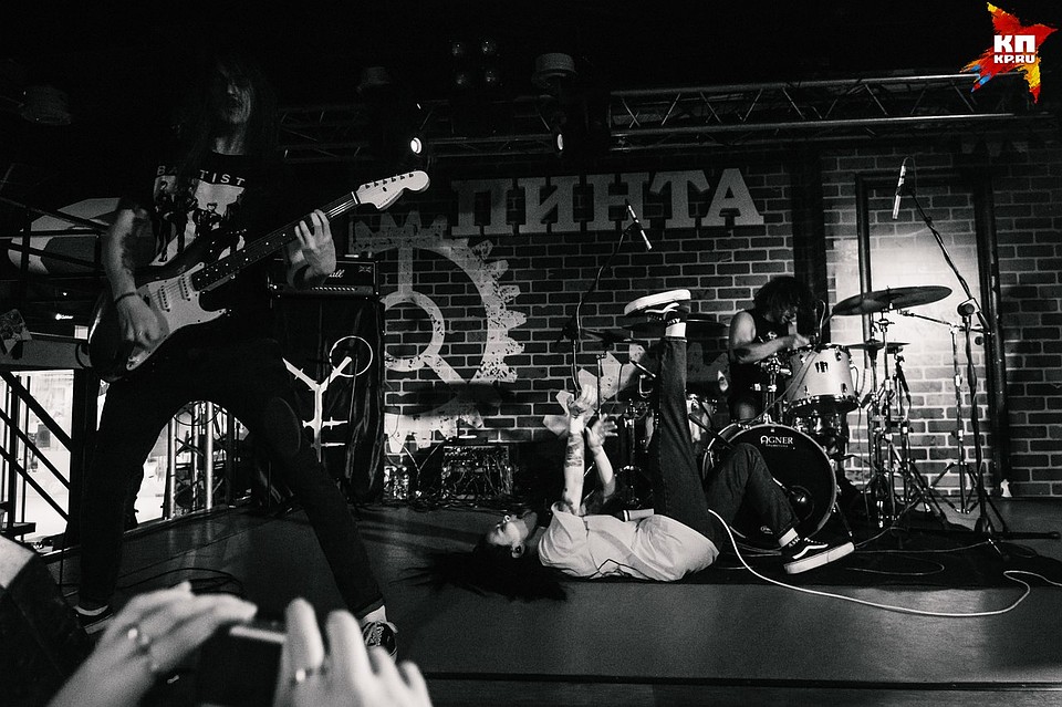 Выступит со своей группой. Выступит со своей группой. Дебютное выступление. Рок концерт. Исток концерт во фракции.