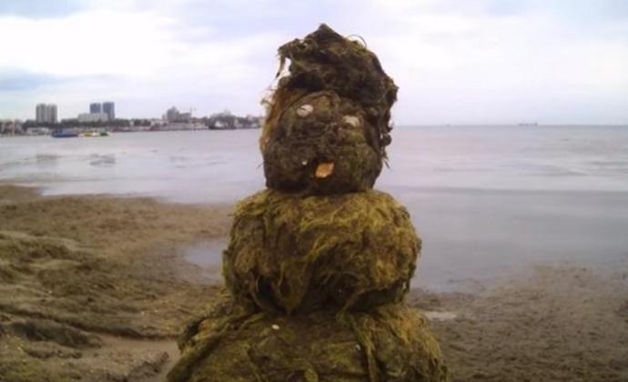 Вот таких тиновичков лепят на Центральном пляже Анапы Фото: соцсети