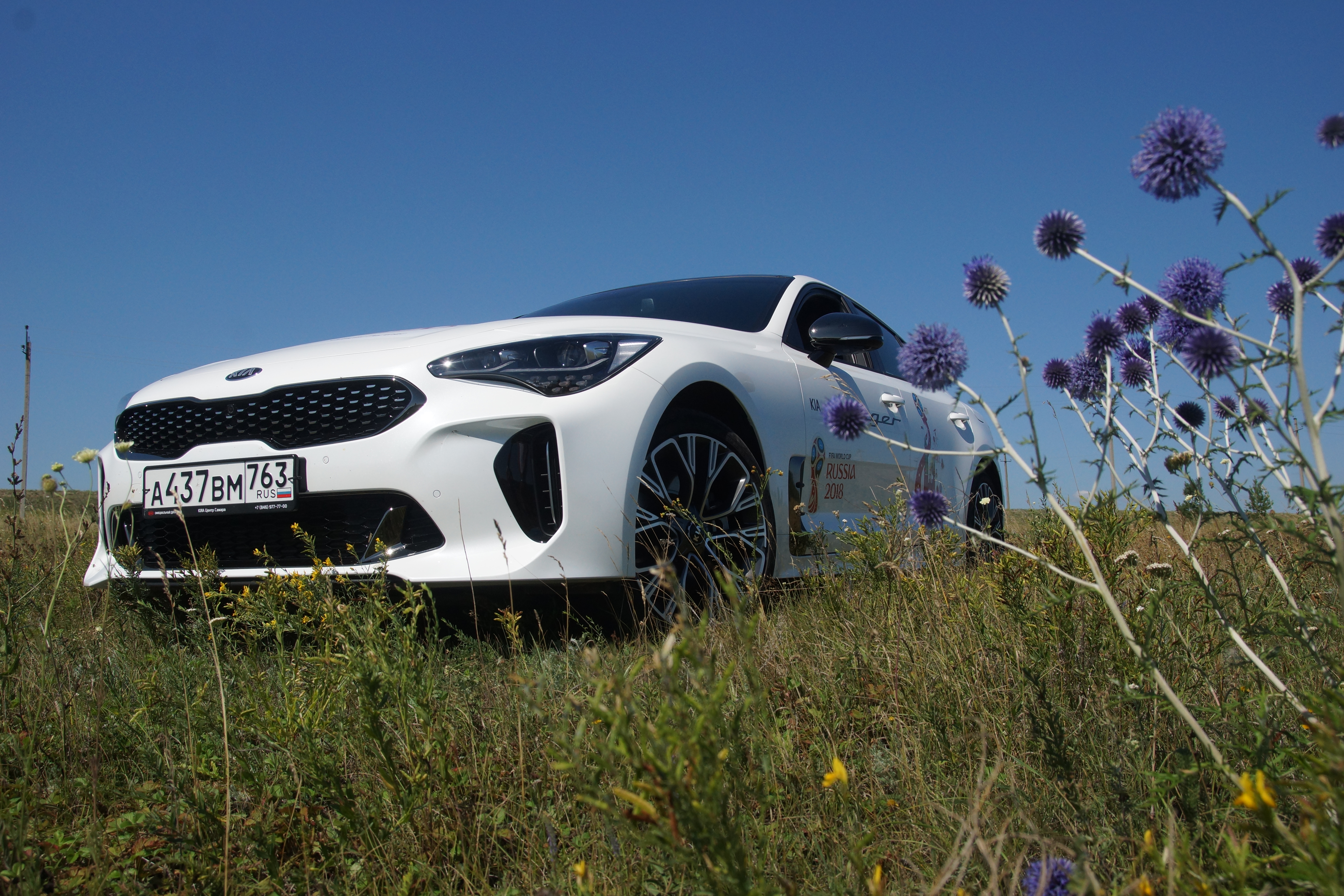 KIAStinger отлично смотрится и в городе, и на трассе и даже на грунтовке