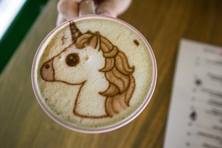 Единорога нарисовал принтер! До чего техника дошла...