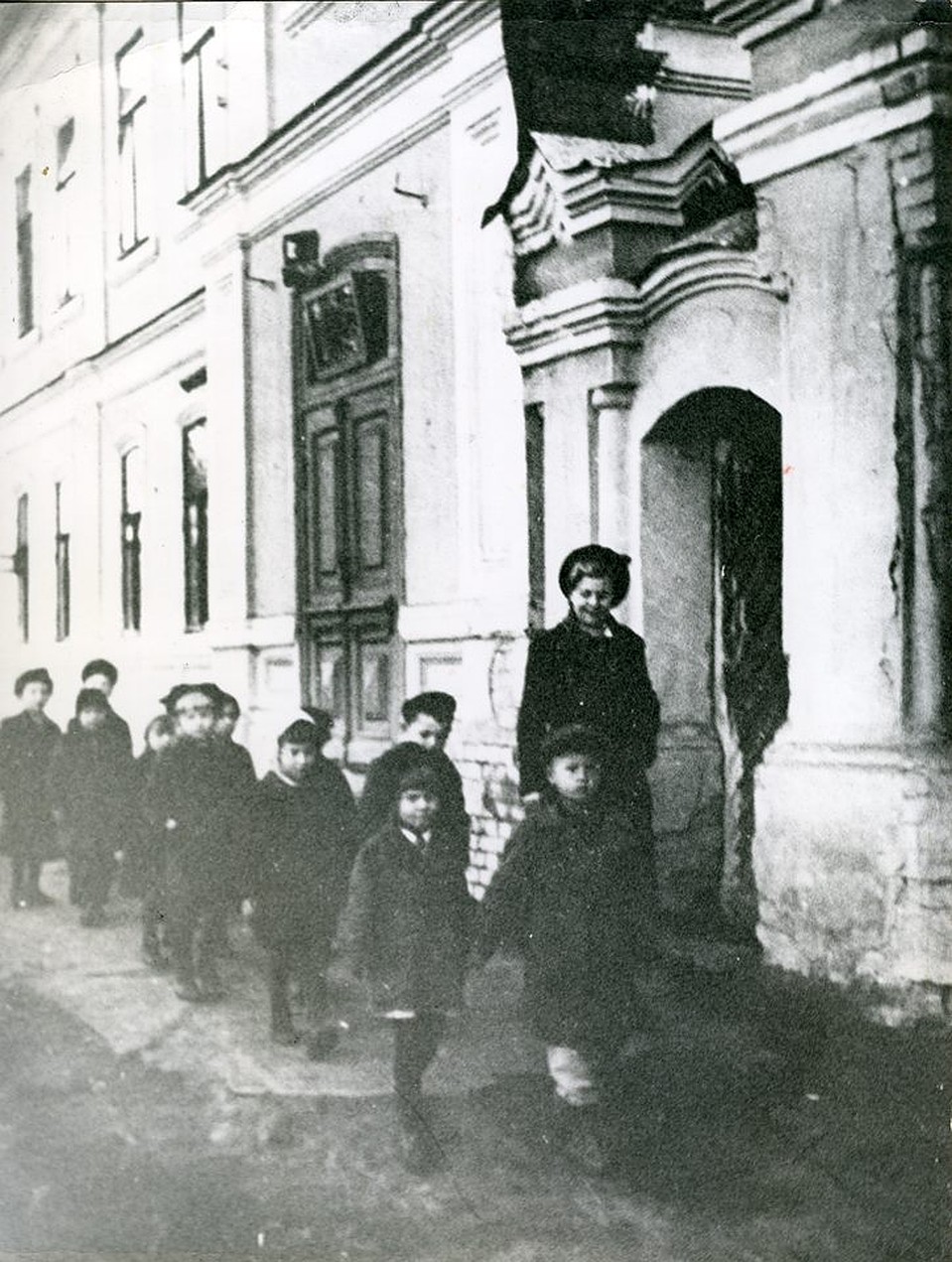 самый старый детский сад. первые детские сады в россии 1917. сад 107 красноярск тихие зори. детский сад тихие зори красноярск. детский сад 1989 годы.