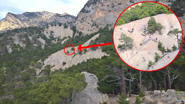 А ведь въезд на территорию категорически запрещен всех видов транспорта.