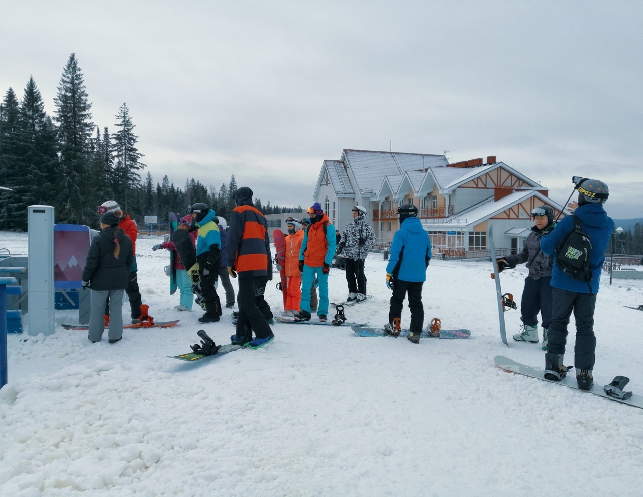 При выборе таких ски-пасов нужно учитывать загруженность подъемников и свою скорость спуска. Фото vk.com/gorabelaya