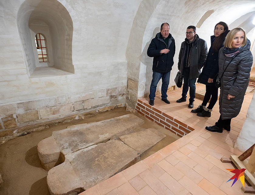 В подклете Смоленского собора находится несколько десятков захоронений. Фото: Михаил ФРОЛОВ