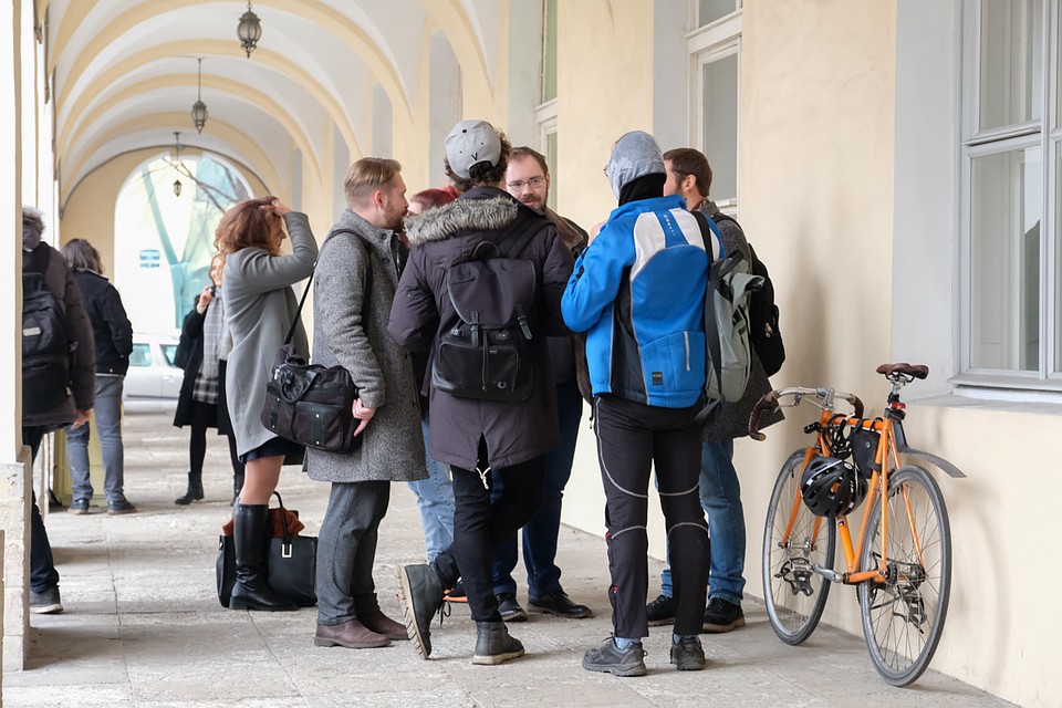 По словам экспертов, заболеваемость может подскочить из-за наплыва иногородних абитуриентов. Фото: Артем КИЛЬКИН