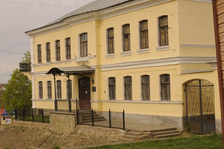 Бывший особняк купца Пантелеева тоже достоин внимания. Фото: kingisepplo.ru