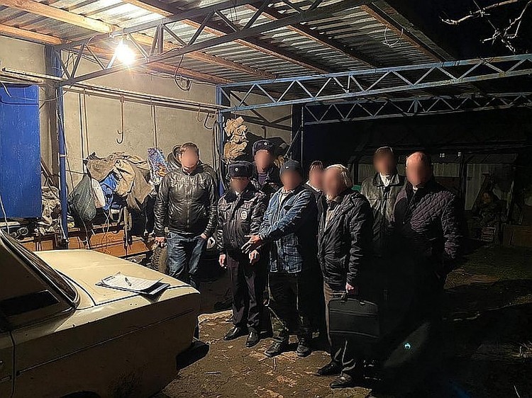 На следственном эксперименте Мишин подробно показывал, как и где убивал ребенка. Фото: СУ СК РФ по Краснодарскому краю