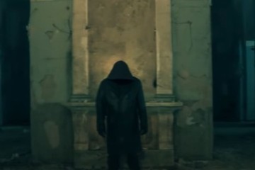Новосибирский режиссер Петр Дикарев по заказу ГИБДД снял в мрачных развалинах мистический ролик. Фото: кадр из фильма «Кредитка».