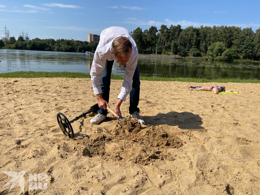 По пляжу уже прошлись другие копатели.