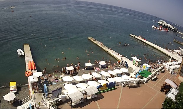 Вот так сейчас выглядит городской пляж в Сочи