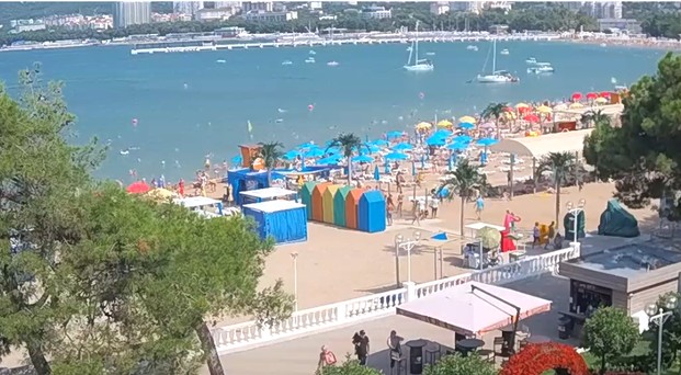 Центральный пляж Геленджика.