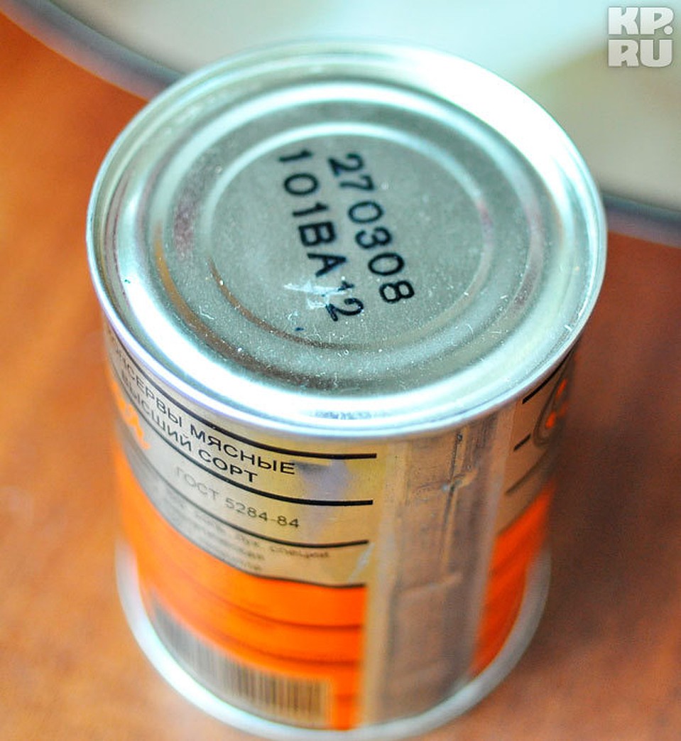 Можно ли есть просроченную тушенку. Тушенка ансор. Можно ли есть просроченную тушенку. Коробка с консервами. Можно ли есть просроченную тушенку.