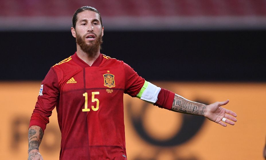 Защитник Серхио Рамос приехал подписывать договор с ПСЖ. Фото: Global Look Press