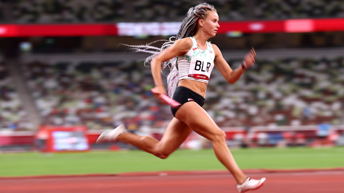 Александра Хильманович из белорусской сборной на дистанции эстафеты 4 по 400 метров. Фото: REUTERS