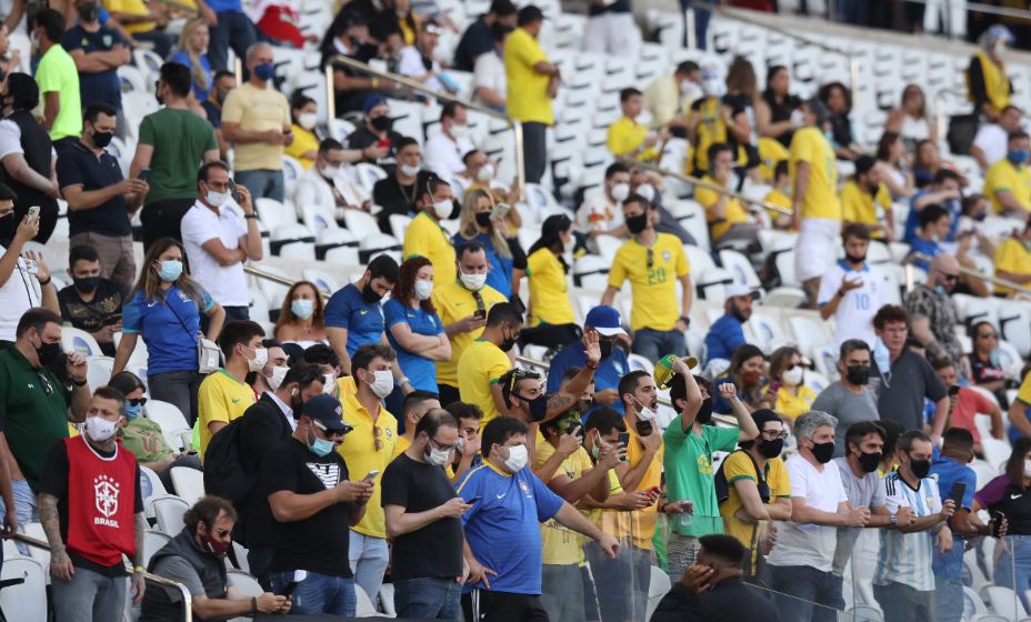 Болельщики остались без зрелища - матча Аргентина - Бразилия. Когда он в итоге состоится неизвестно. Фото: Reuters
