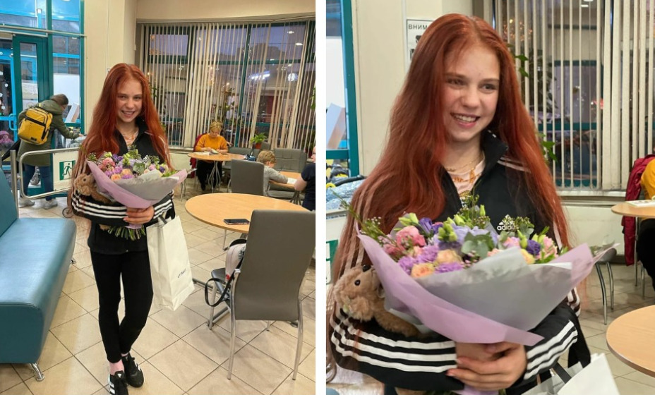 Александра  Трусова встретилась с фанатами, которые преподнесли ей подарок. Фото: Инстаграм TeamTrusova