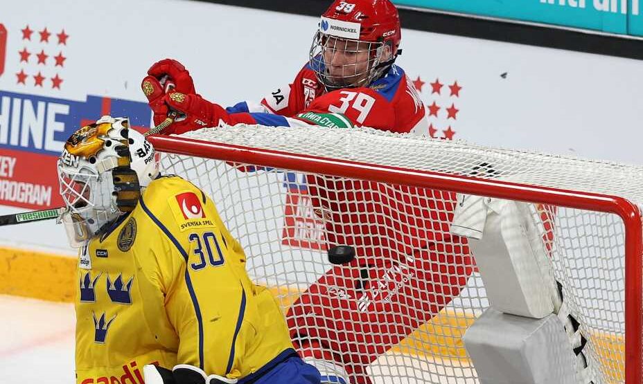 Матвей Мичков забросил чудо-шайбу в ворота шведов