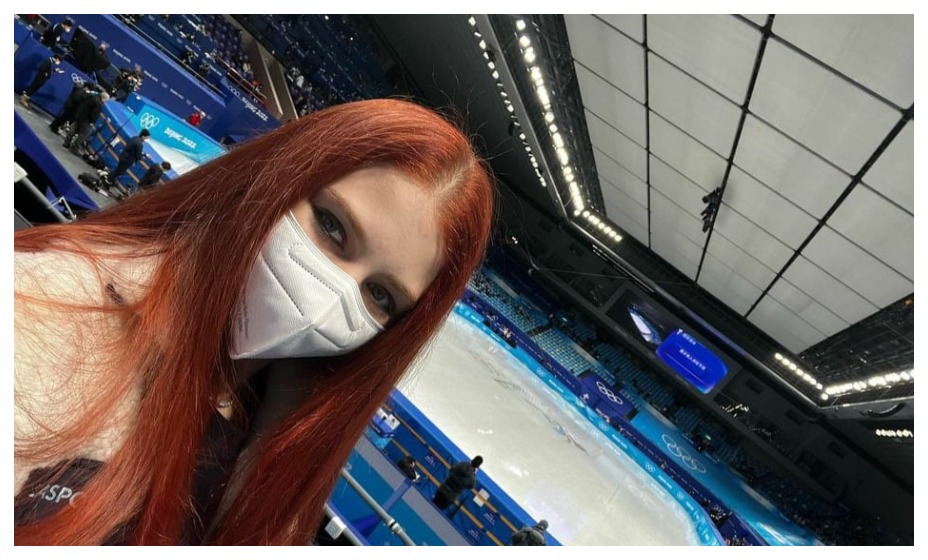 Александра Трусова перед короткой программ у мужчин пожелала им удачи. Фото: Инстаграм Александры Трусовой