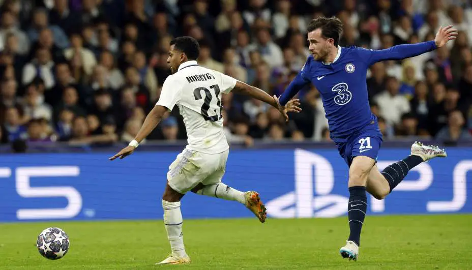 За этот фол против Родриго Бен Чилуэлл получил красную карточку и «Челси»  остался вдесятером. Фото: Reuters