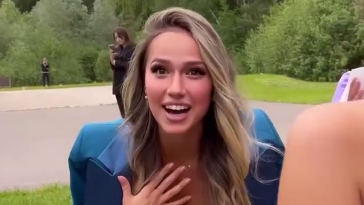 Алина Загитова на свадьбе Даниила Глейхенгауза - на позитиве. Фото: соцсети