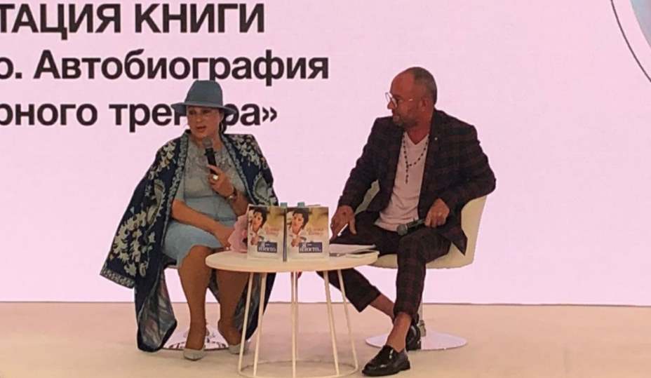 Ирина Винер была против, чтобы на обложке автобиографии помещали ее фотографию в шляпе. Фото: Денис Вдовин