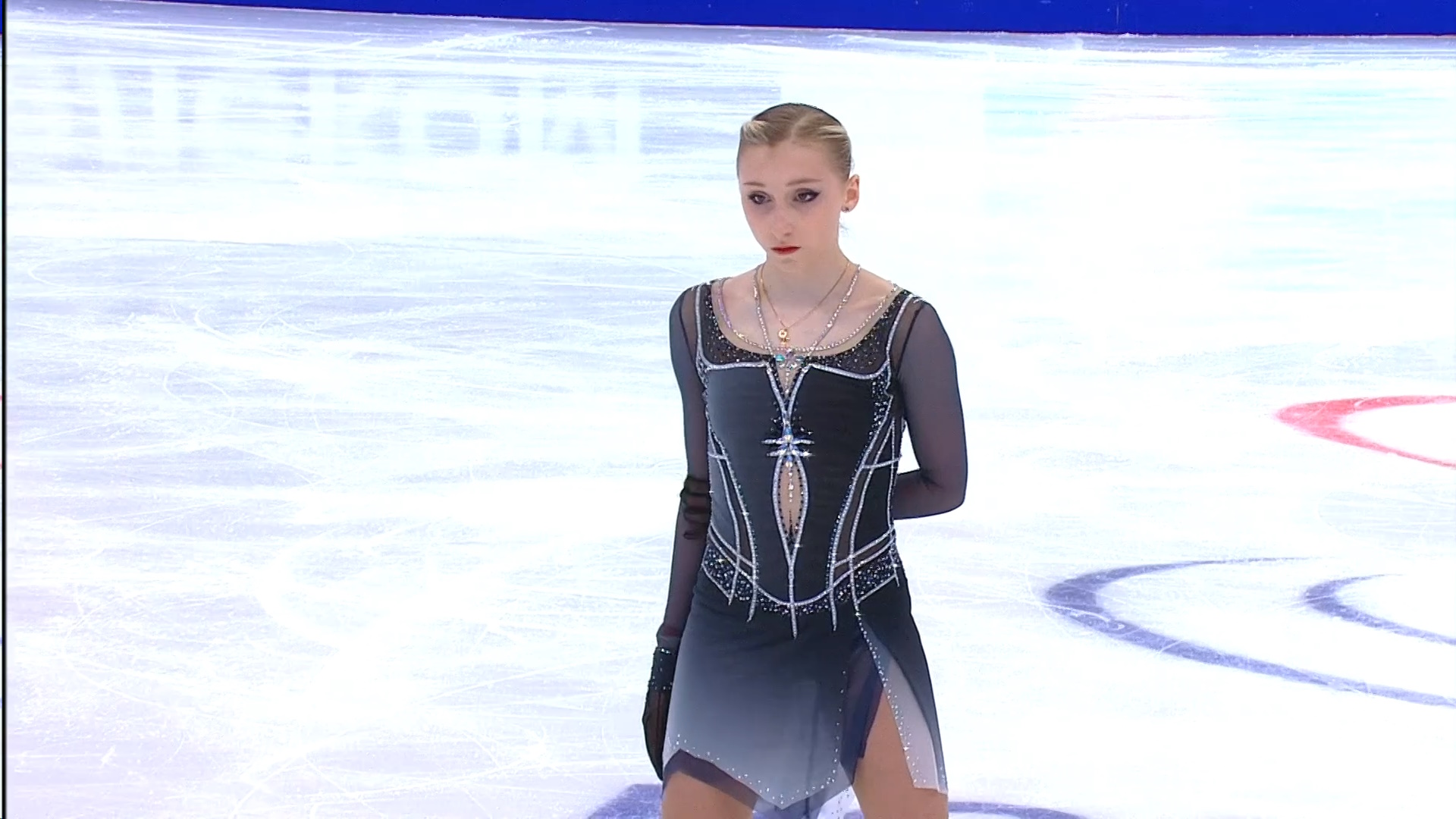 Софья Муравьева перед стартом короткой программы на Гран-При России в Москве. Фото: стоп-кадр прямого эфира