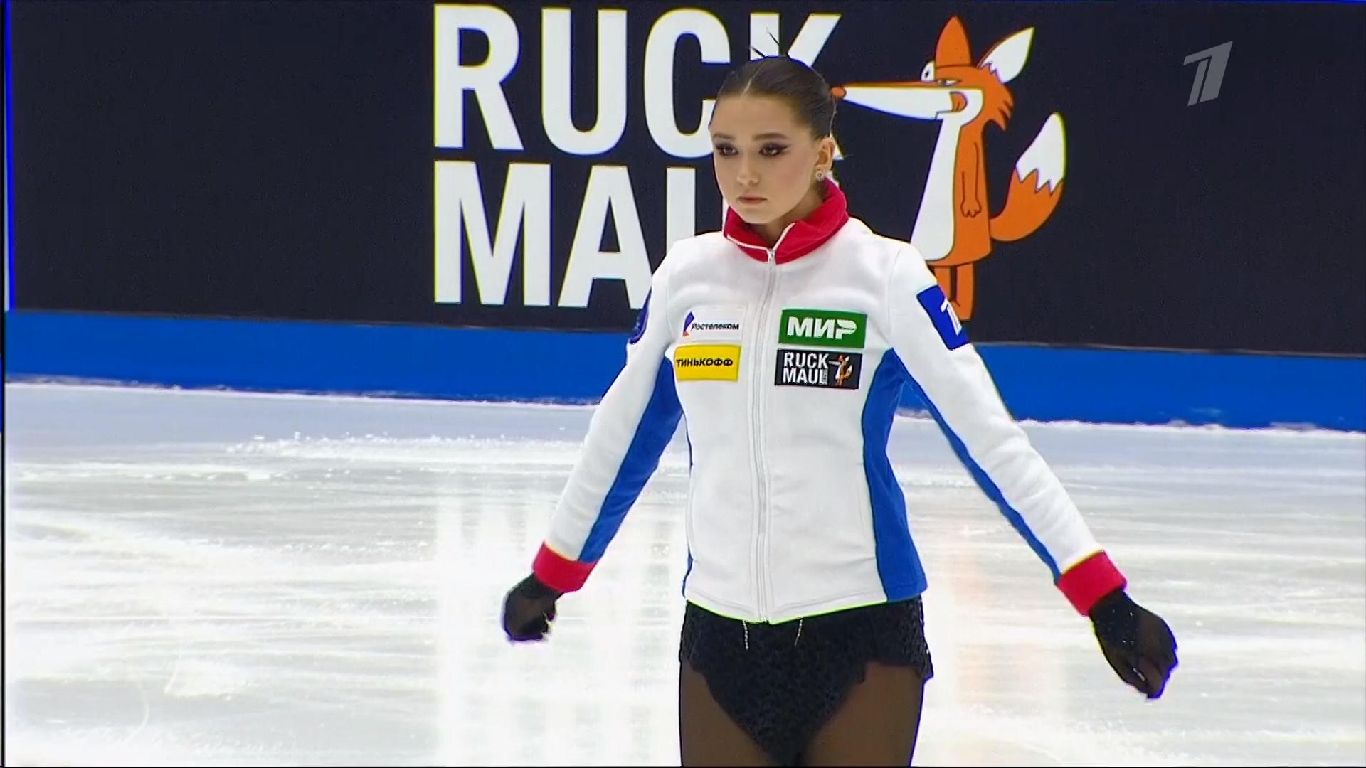 Камила Валиева на представлении фигуристок сильнейшей разминки на Гран-При России в Казани. Фото: стоп-кадр прямого эфира 