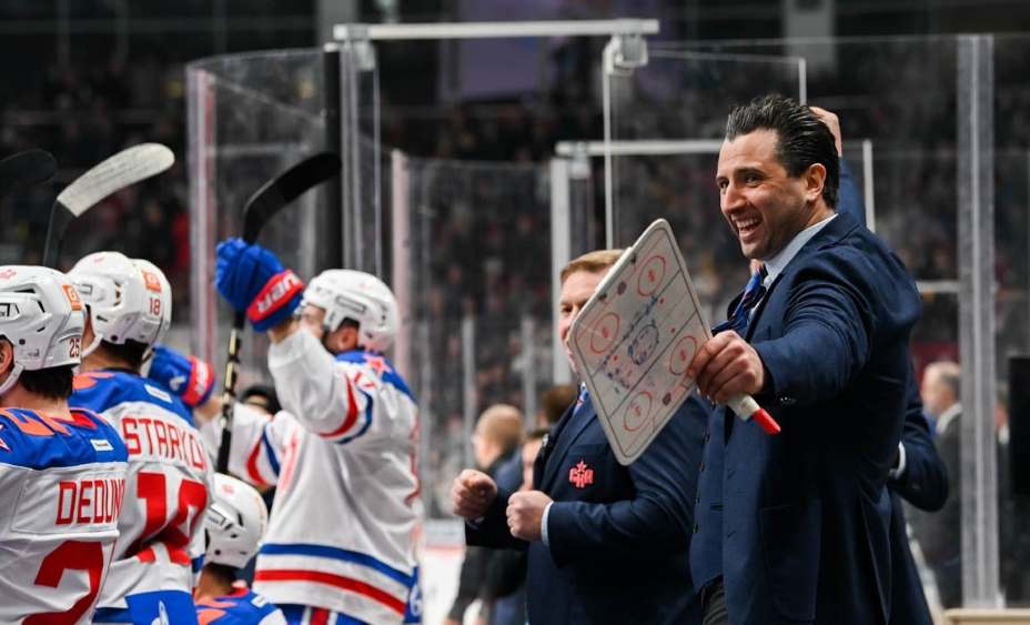 Роман Ротенберг добился 100-й победы в КХЛ. Фото: ВК ХК СКА