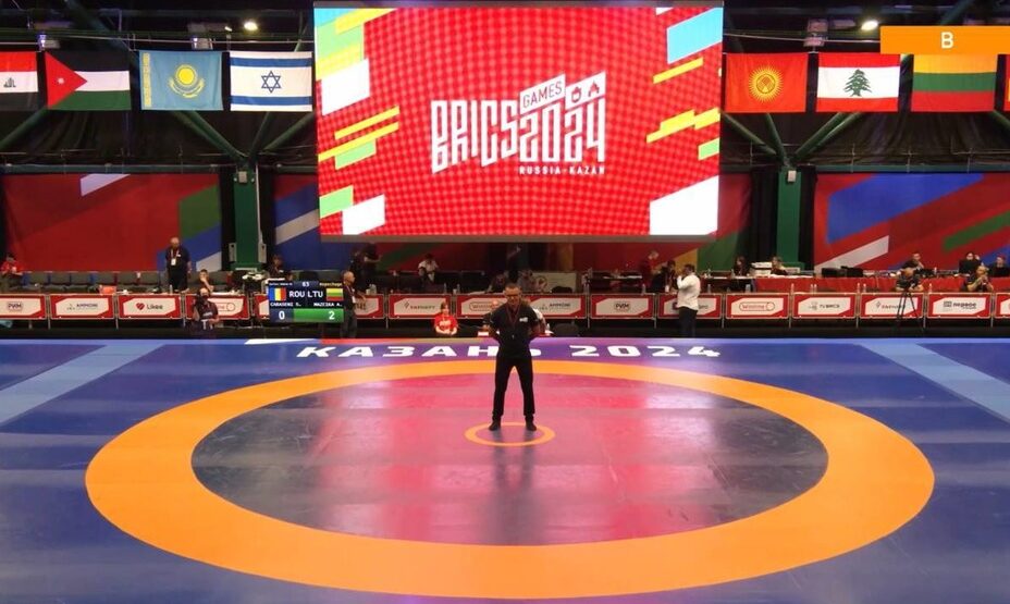 Литовский боец выиграл бой на Играх БРИКС без участия