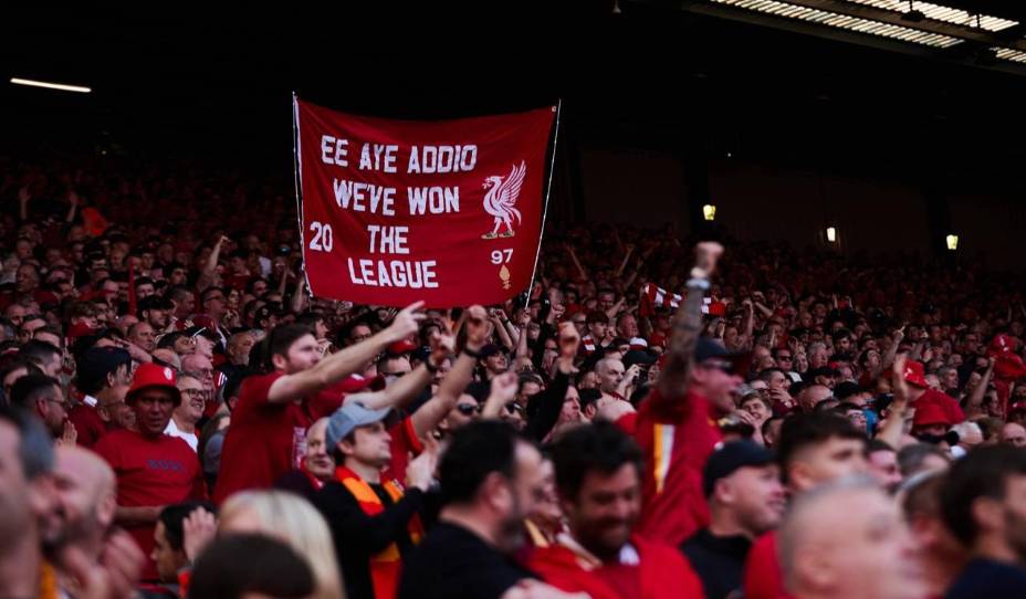 Болельщики праздную 20-е чемпионство «Ливерпуля». Фото: Global Look Press