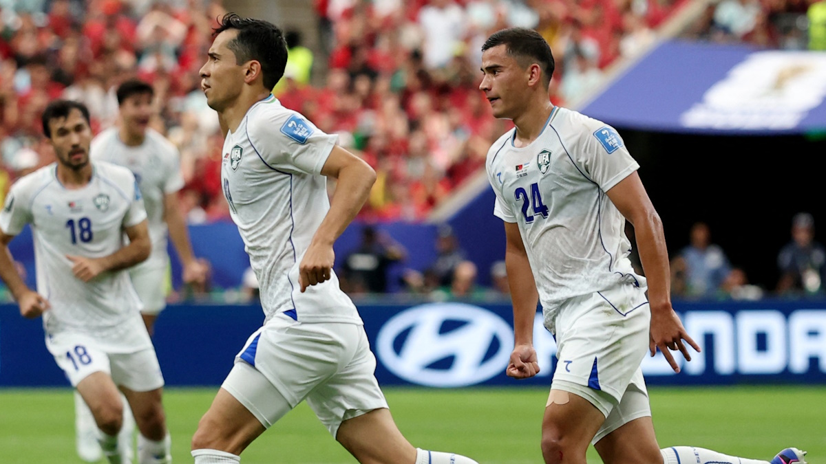 Узбекистан празднует гол, который отменили. Фото: REUTERS/Phil Noble