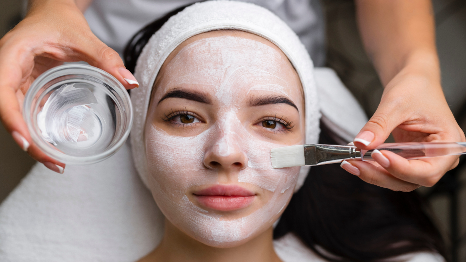 Молочный пилинг лица в 2025 году