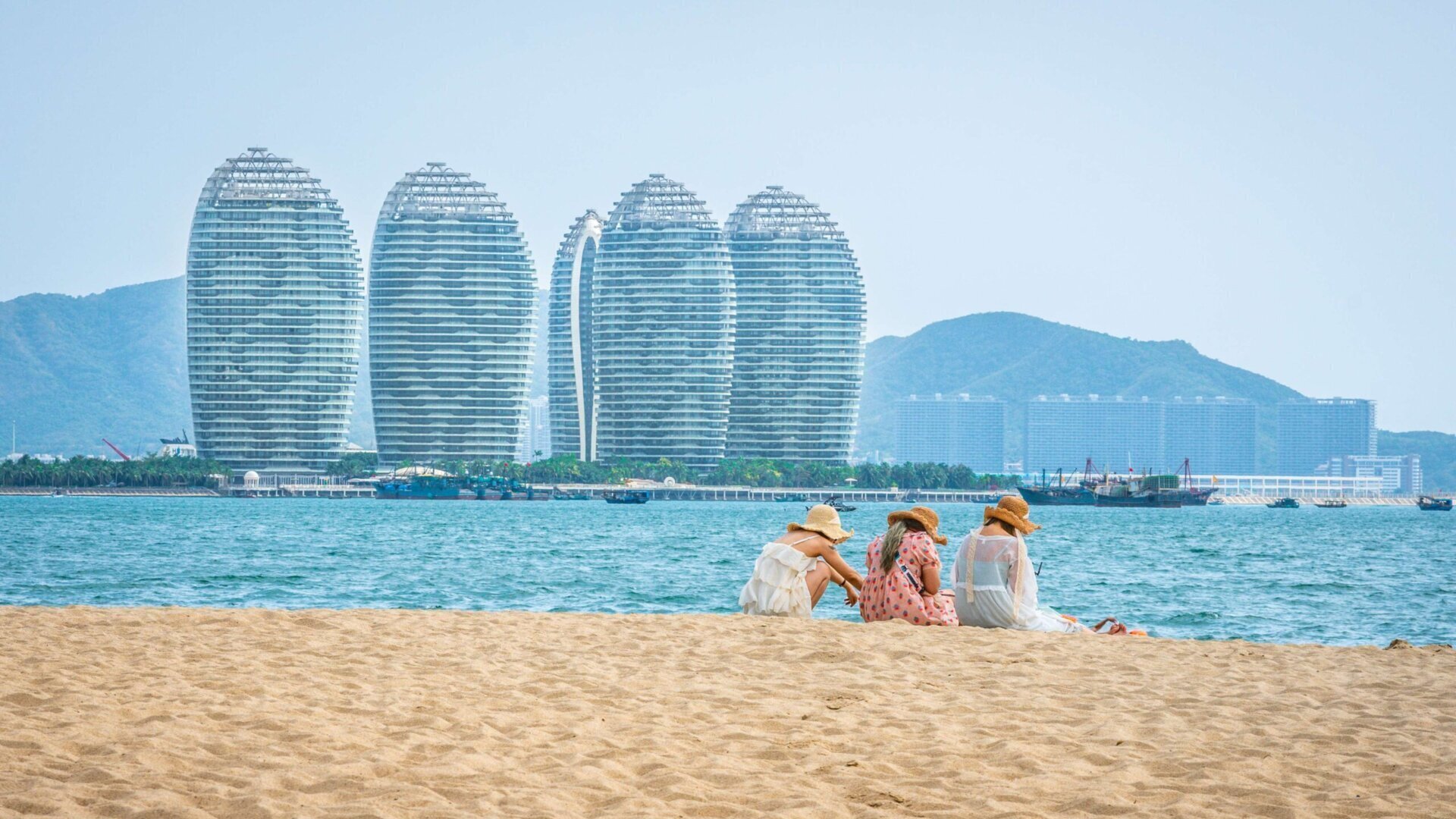 Вид на остров Феникс, Хайнань