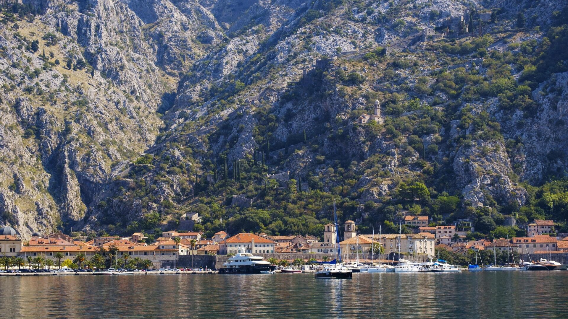 Котор с крепостью Свети Иван, Которский залив.