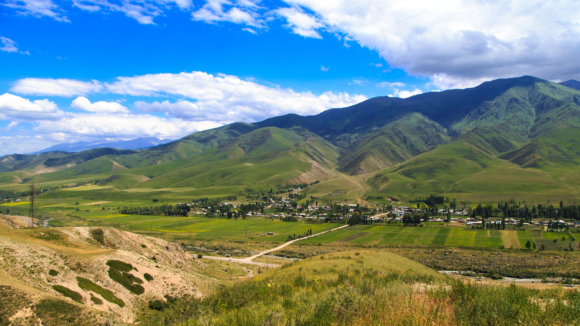 Курорт в ущелье Иссык-Ата, Кыргызстан.