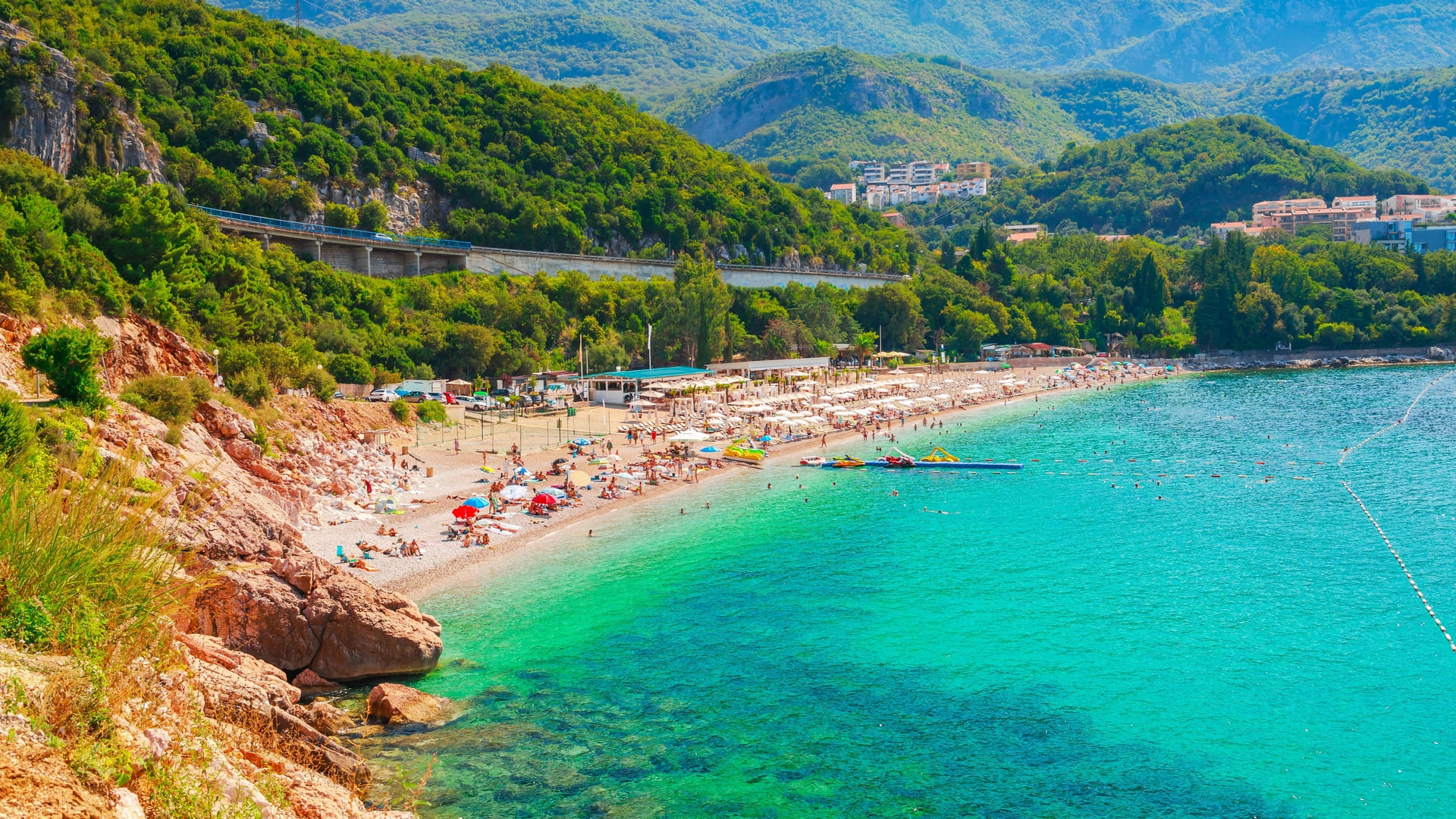 Вид на пляж Каменово, Будва.