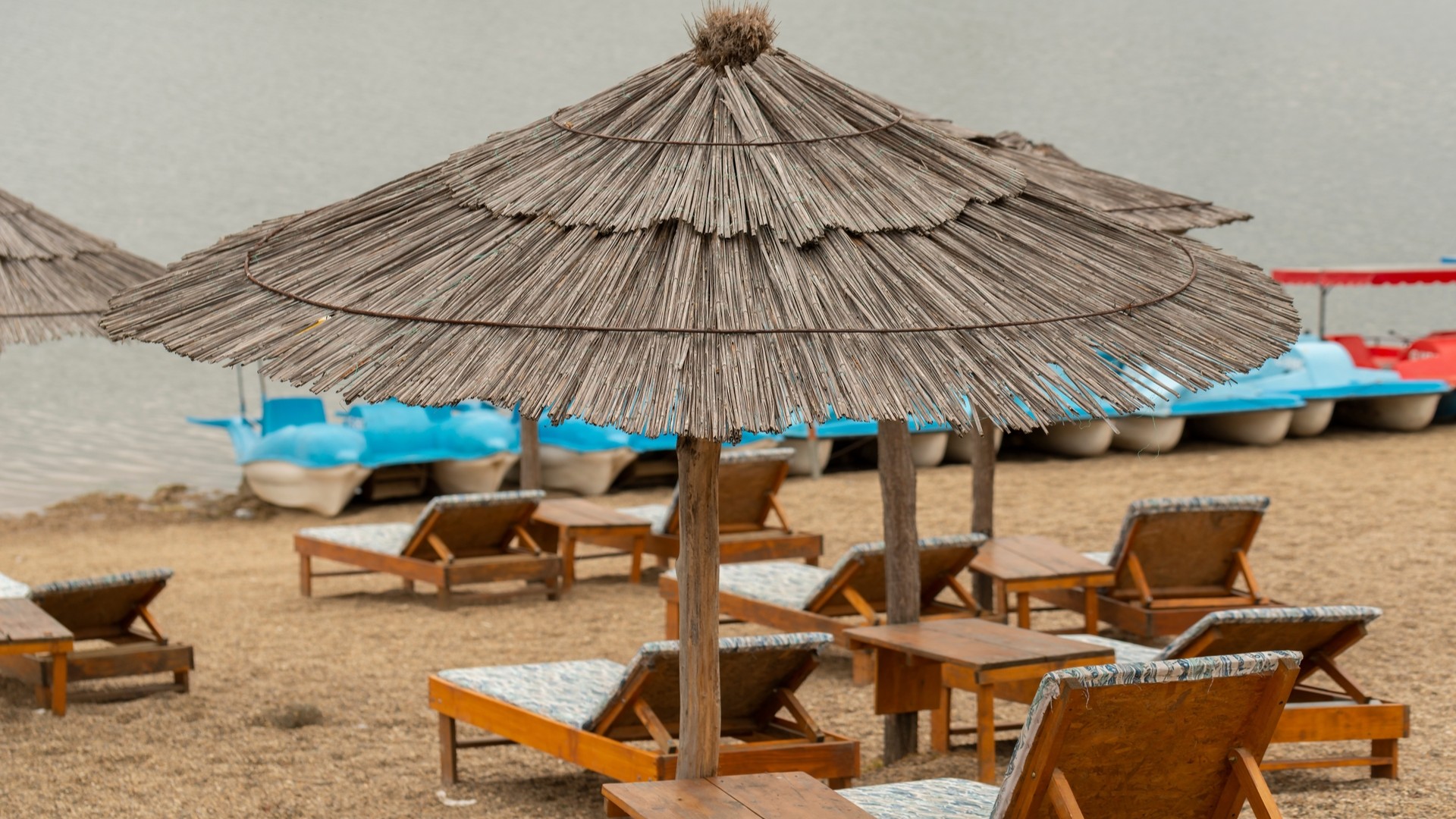 Пляж на Серебряном озере в Сербии.