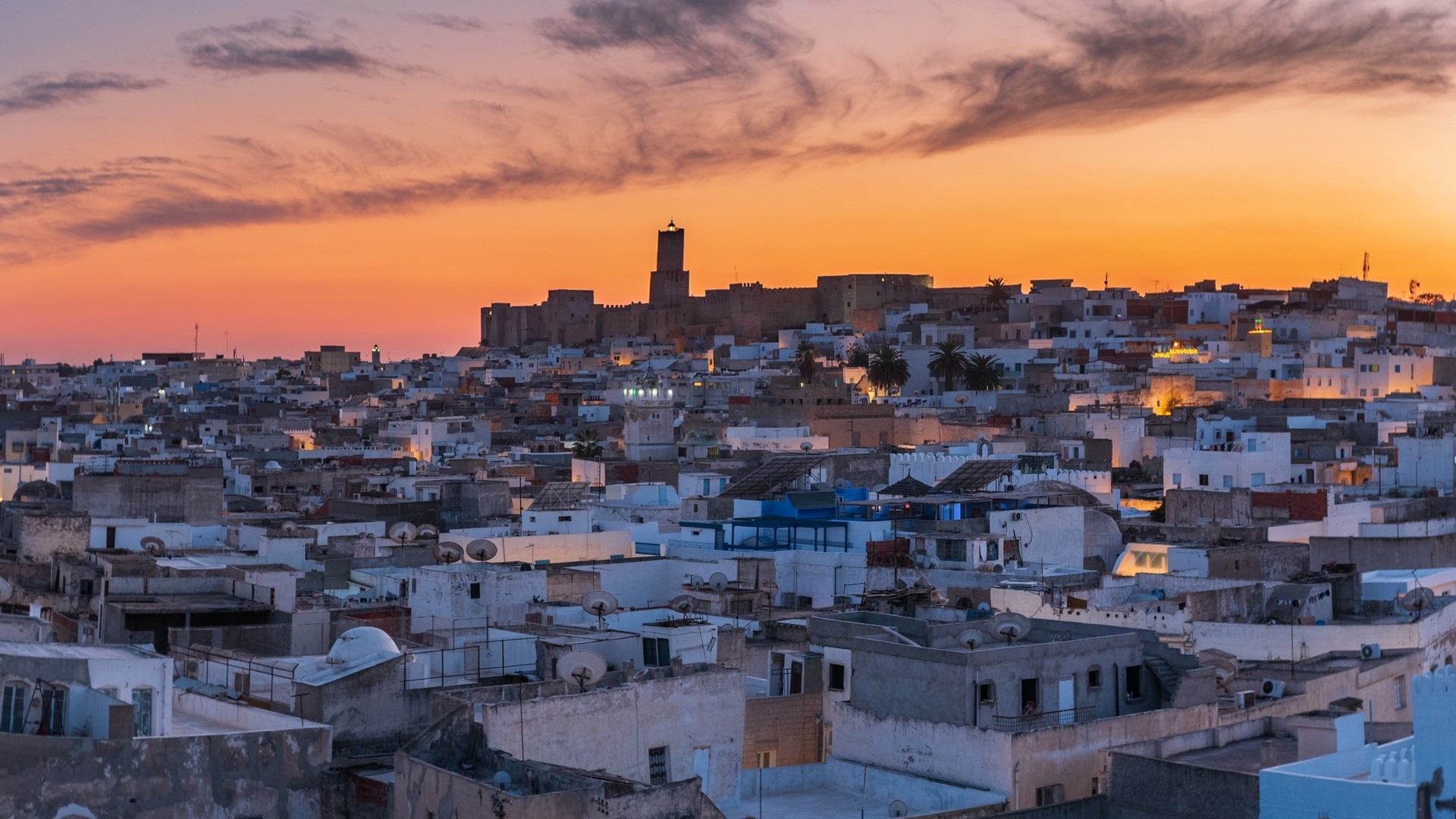 Закатный вид на историческую Медину Сусс, Тунис.